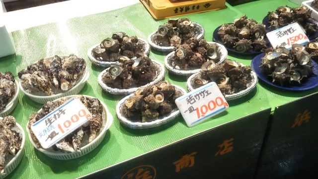 唐戸市場で販売される魚介類