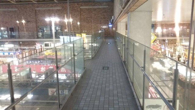 唐戸市場の二階