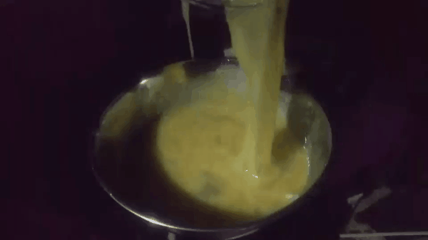 ぐりとぐら ダチョウの卵でカステラつくってみた