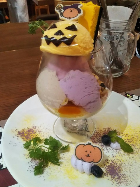 自分ツッコミくまCAFE&BARおかわり!!もぐらコロッケ季節のパフェ