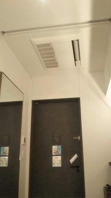 スラッシュ川崎のプロジェクタ付きルームの天井