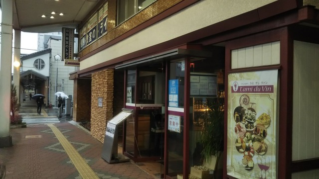 高田駅のアーケード街