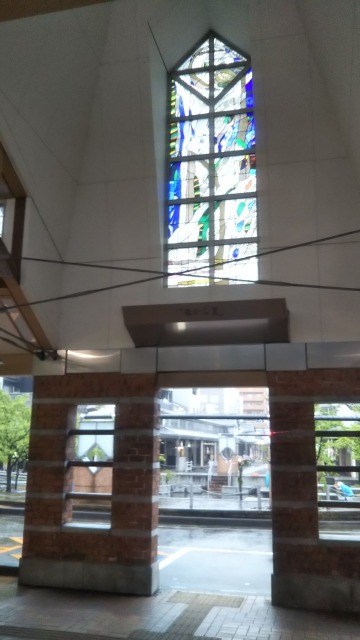 高田駅のステンドグラス