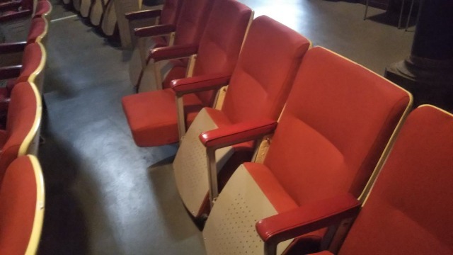高田世界館シアター１階の椅子