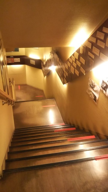 ポレポレ東中野の階段