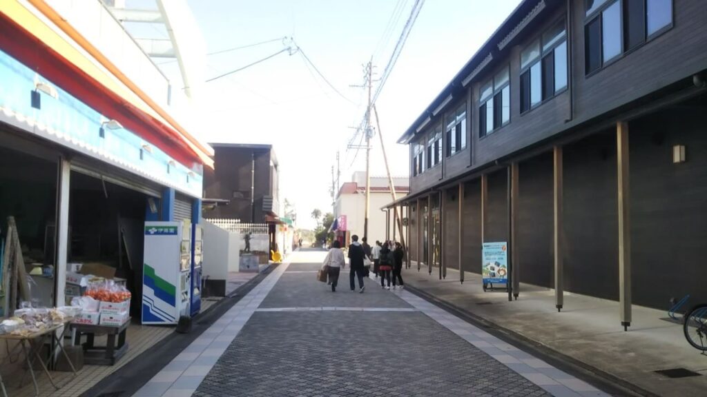 青島駅から鬼の洗濯岩への道