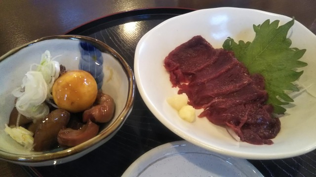 和食ダイニングKuu山梨御前の甲州馬刺し・甲州鶏もつ煮
