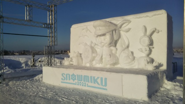札幌羊ヶ丘展望台の初音ミク雪像