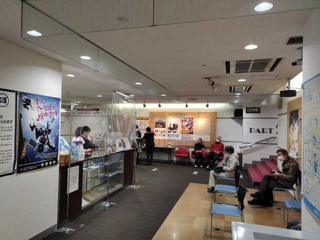 港南台シネサロンロビー