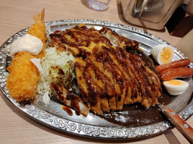 ゴーゴーカレー金沢駅総本山ののと豚兼六カレー