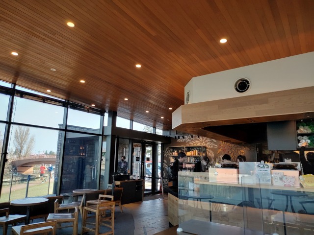 スターバックスコーヒー 富山環水公園店店内
