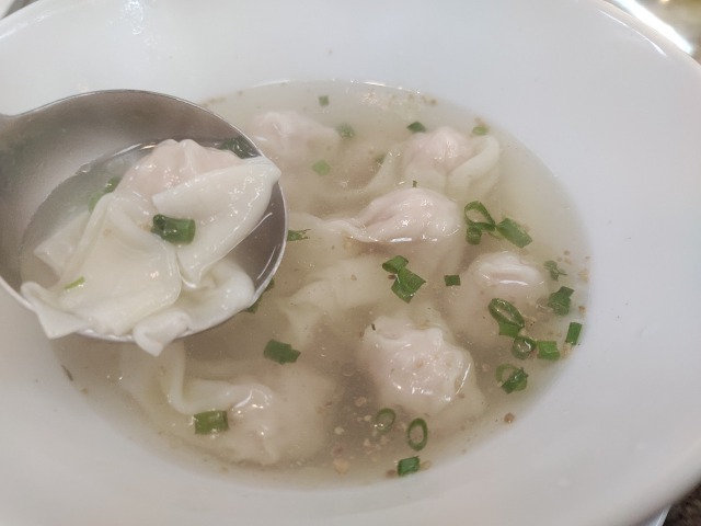 沙県製麺の手作りワンタン