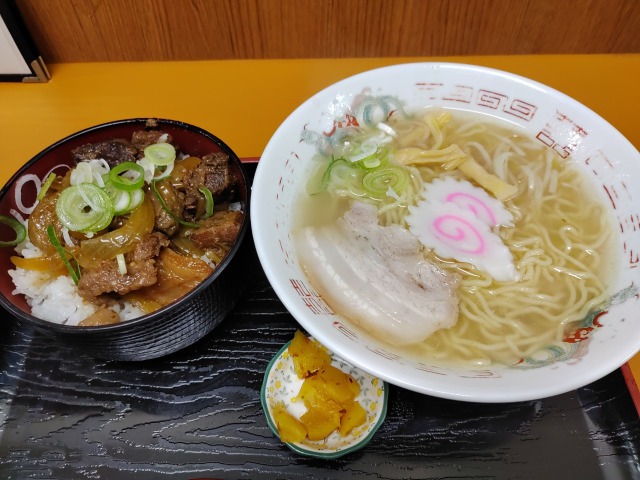 昔ながらの旨いラーメン幸雅のなつ旨ラーメン・牛すじ丼セット