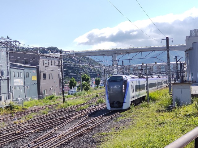 ＪＲ岡谷駅から出発したE353系電車