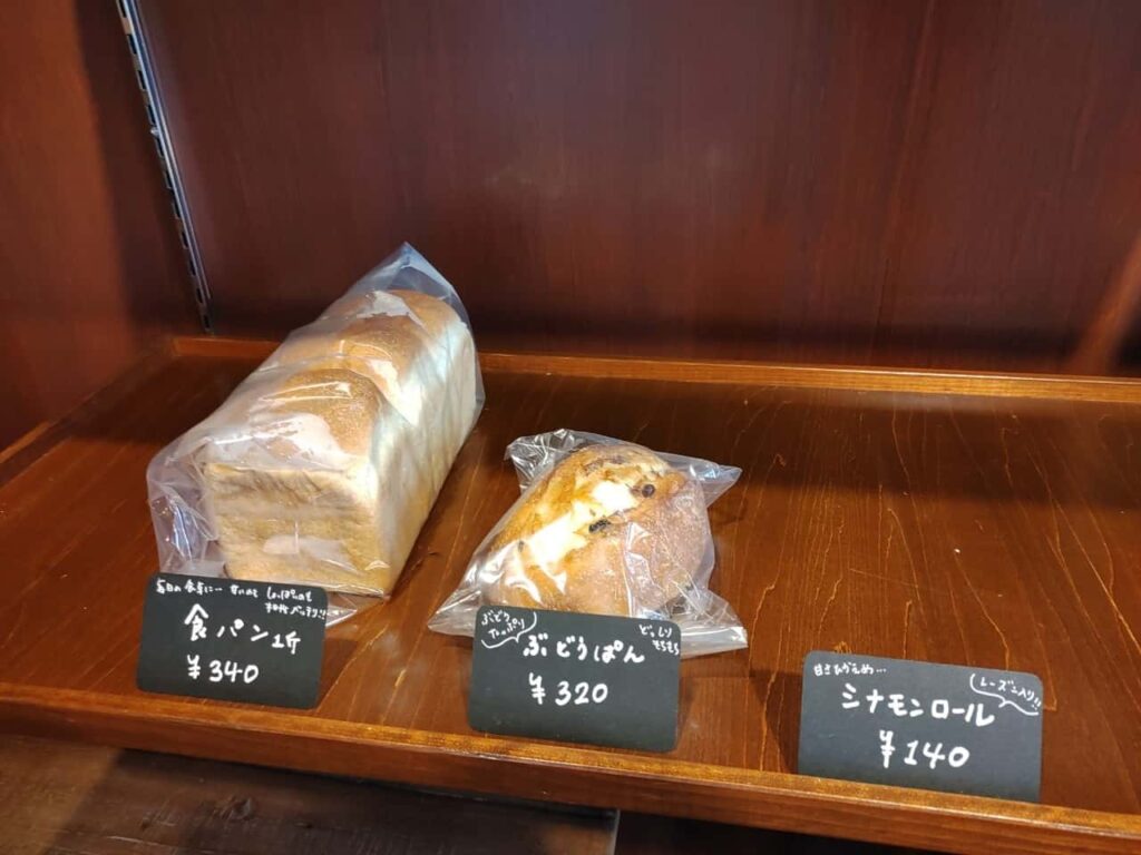 シネコヤ内のパン売り場