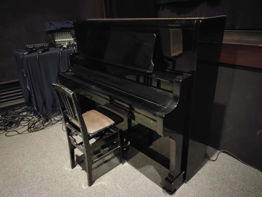 シネマ尾道のシアターにあるピアノ