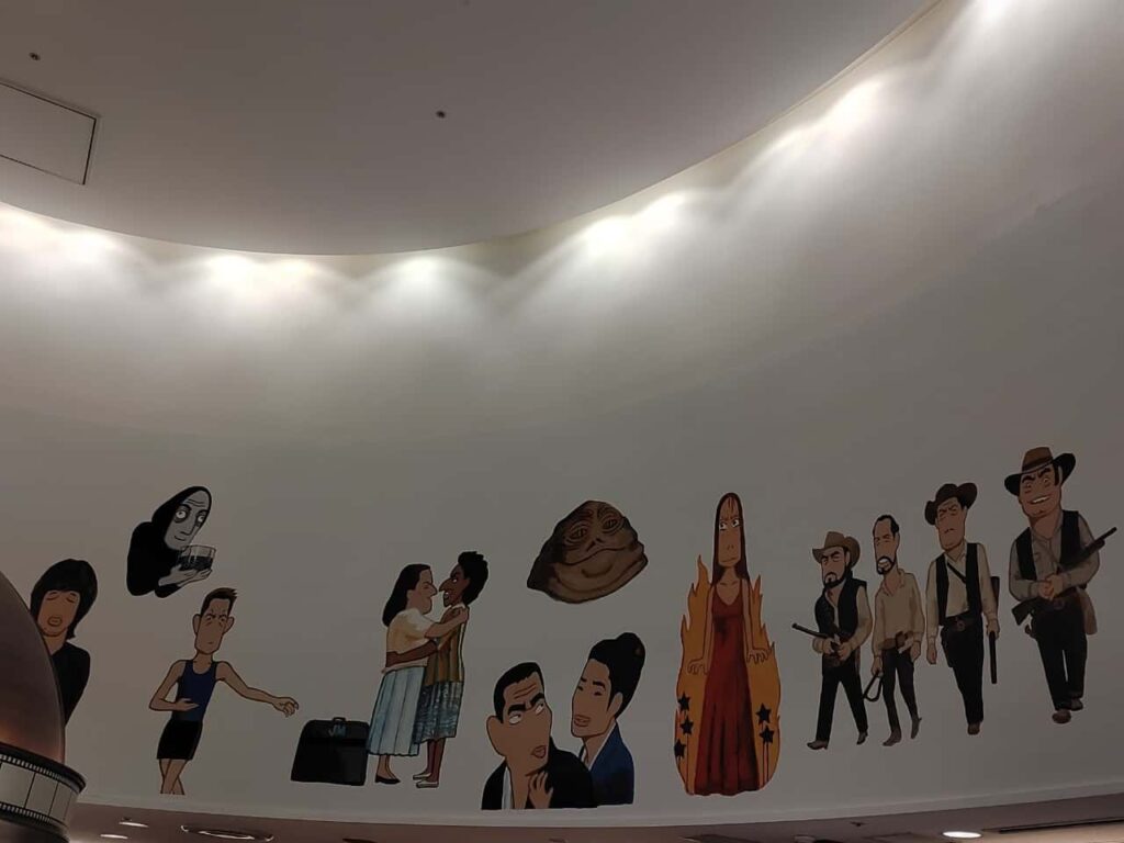 夢売劇場 サロンシネマ1・2ロビー天井に描かれた往年映画スター