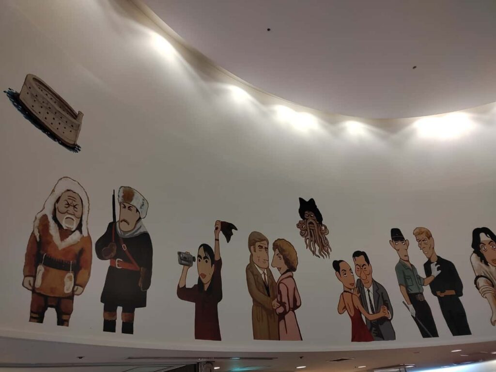 夢売劇場 サロンシネマ1・2ロビー天井に描かれた往年映画スター