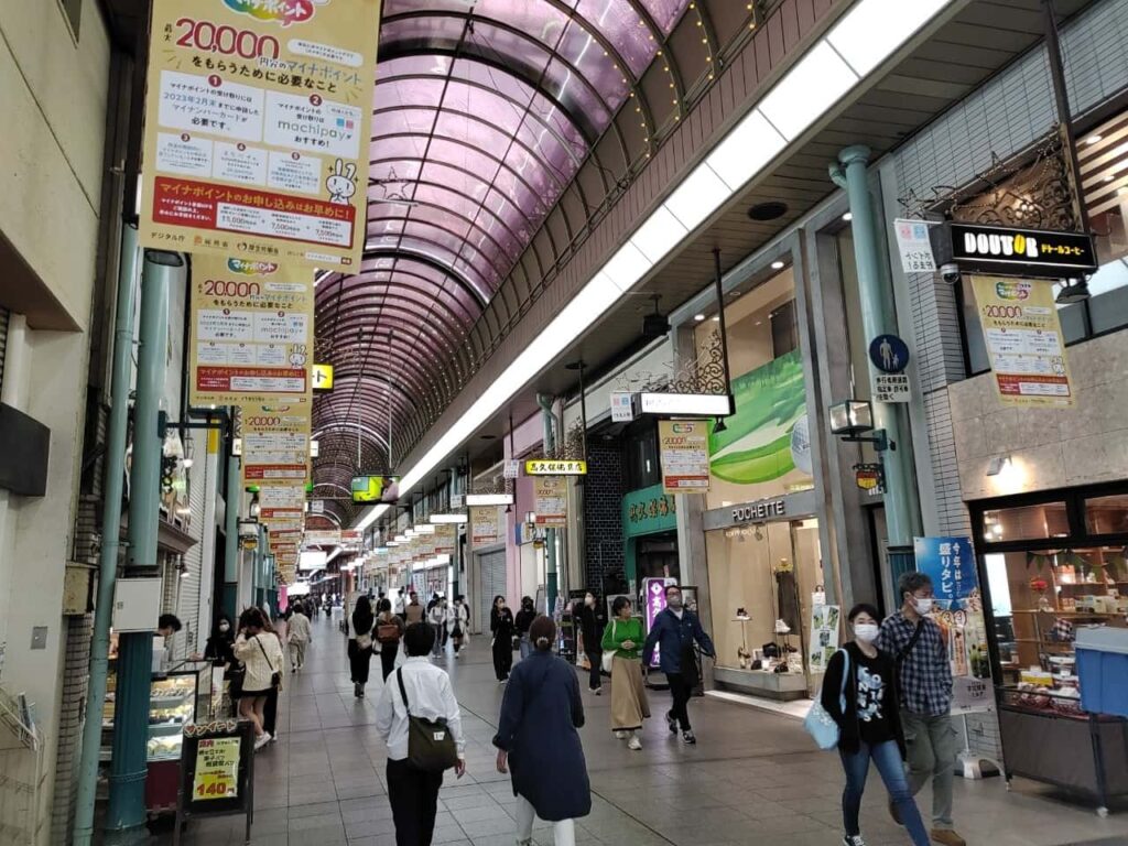 松山市駅から延びる商店街