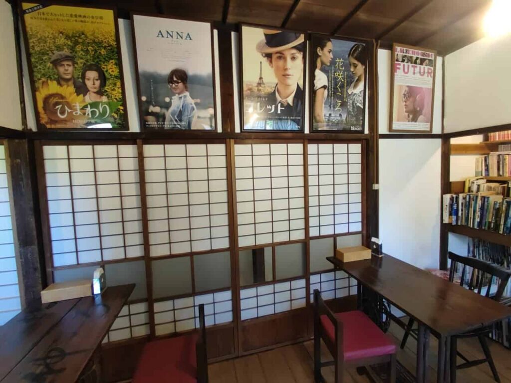 佐渡ガシマシネマのカフェ