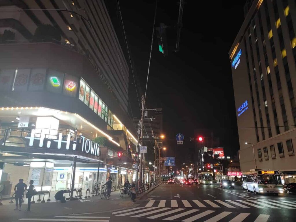大阪上本町駅前道路