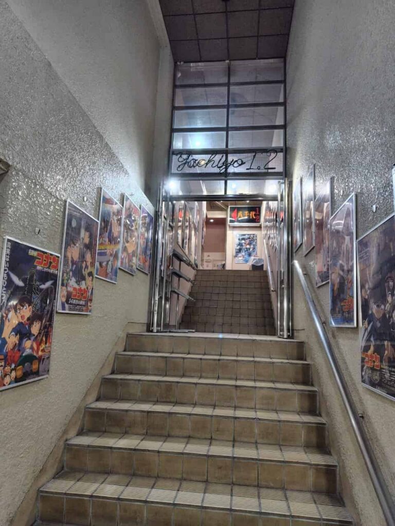 舞鶴八千代館の階段