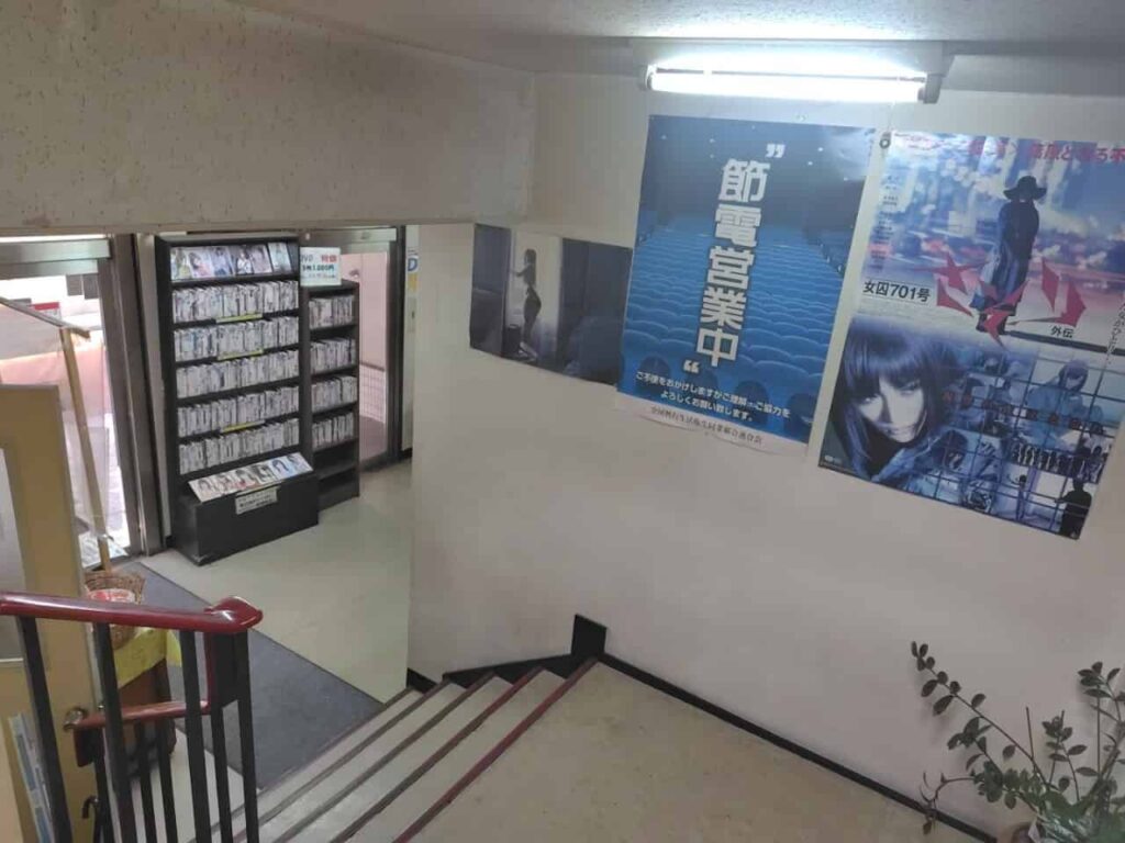 福原国際東映の階段