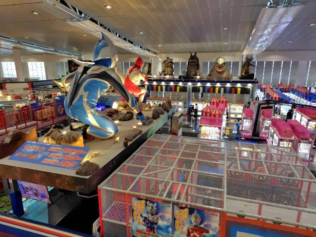 アピタ名古屋空港店のゲームセンターにあるウルトラマンのオブジェ