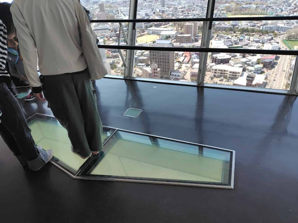 五稜郭タワー展望１階のガラス床