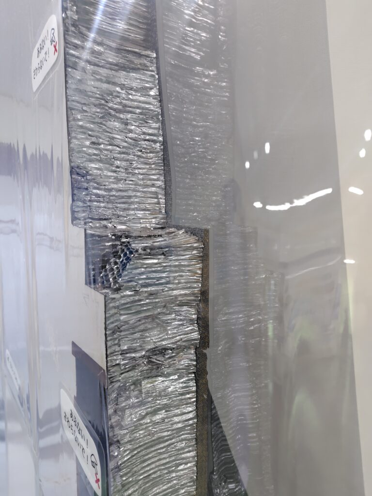 野辺山電波観測所パラボラアンテナの鏡面パネル展示